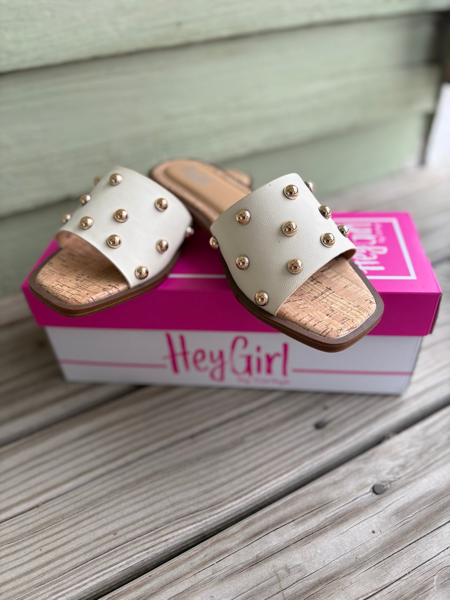 Come Abroad White Sandal