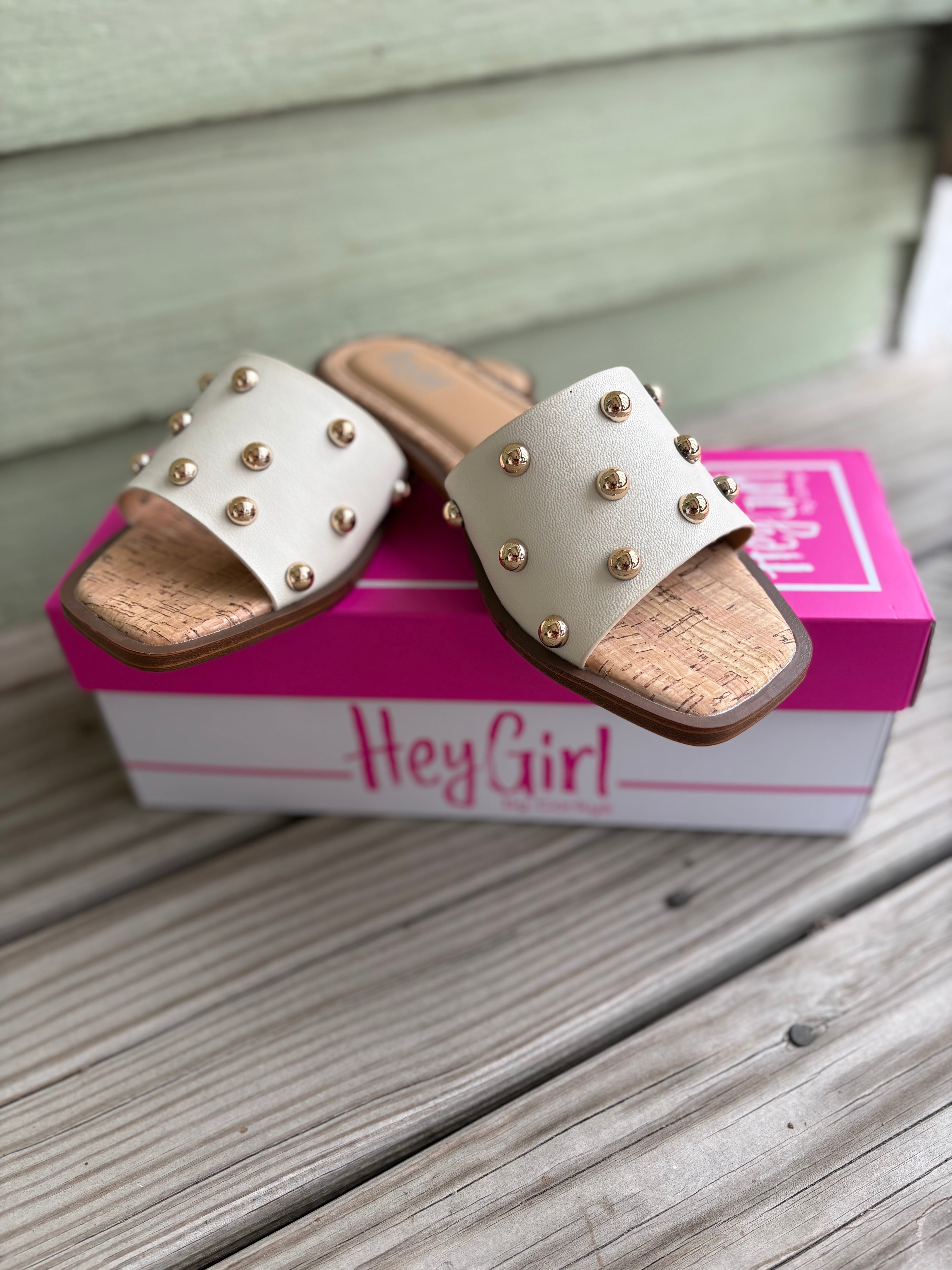 Come Abroad White Sandal